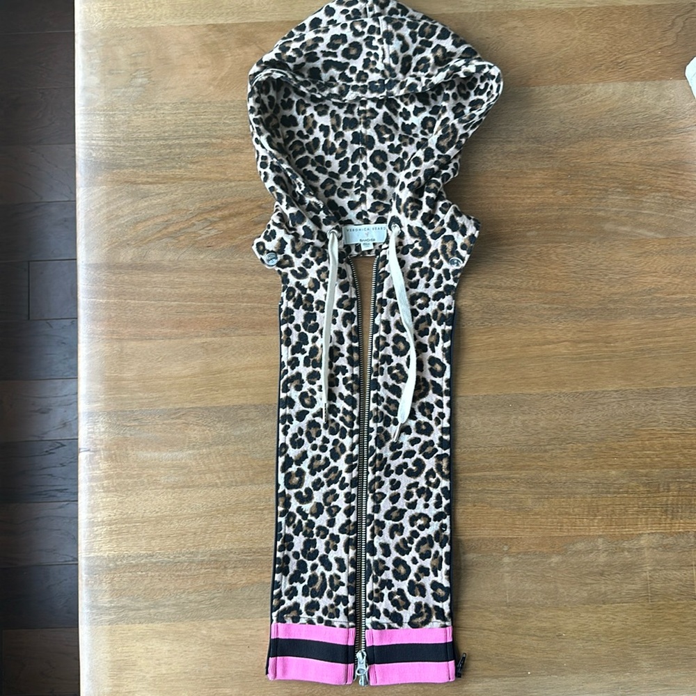 Veronica Beard x BANDIER leopard print dickie with pink sport stripe trim. OS.